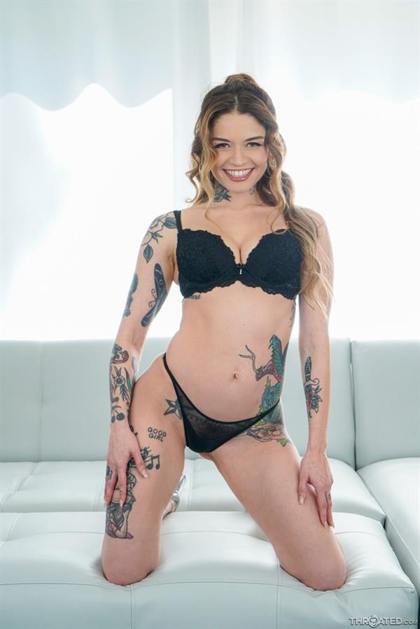 Vanessa Vega in lingerie