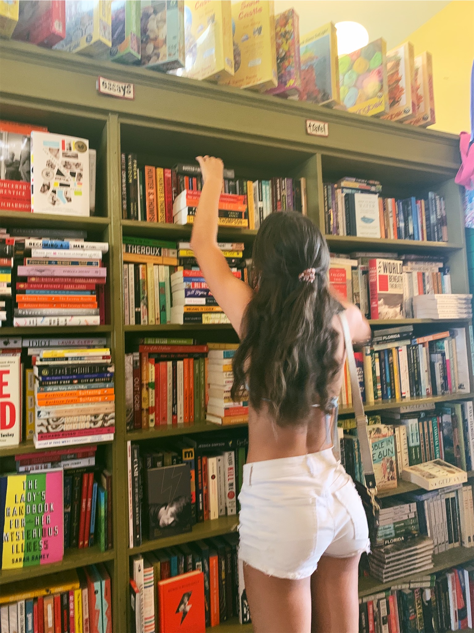 Annabella Lorino Pictures HOT ASS! in Jeans!