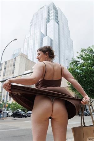 Riley Nixon Pictures Busty Riley Nixon in a Sundress