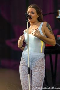 Tove Lo Pictures Tove Lo singing ... and flashing!