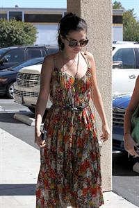 Selena Gomez heads to a Beauty Salon in LA 2/28/13 