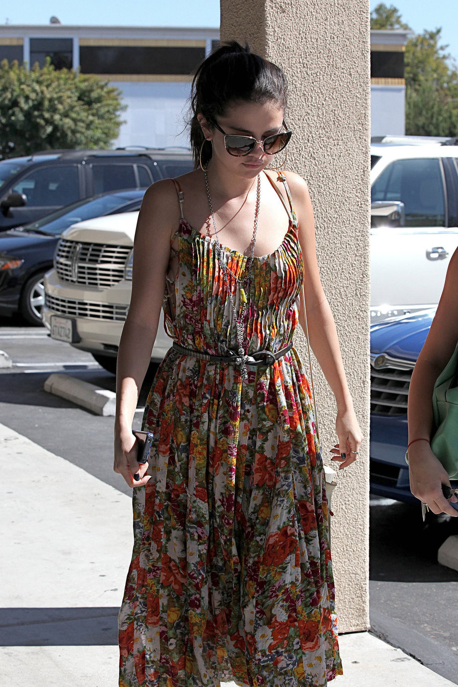 Selena Gomez heads to a Beauty Salon in LA 2/28/13 