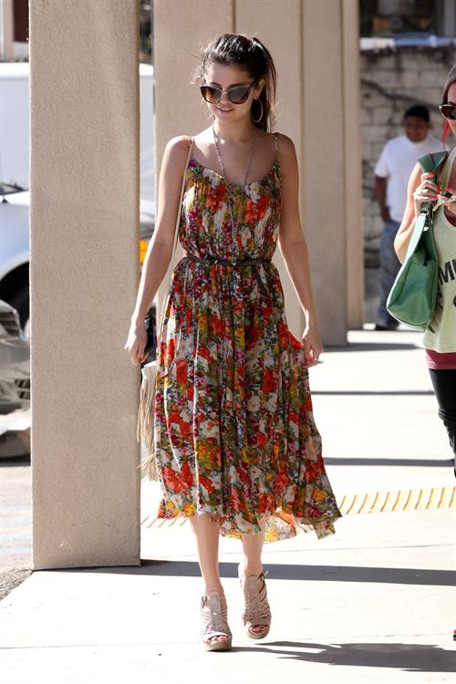 Selena Gomez heads to a Beauty Salon in LA 2/28/13 