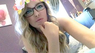 Bailey taking a selfie