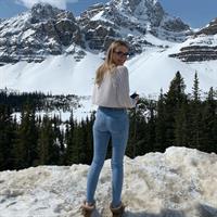 Bailey taking a selfie