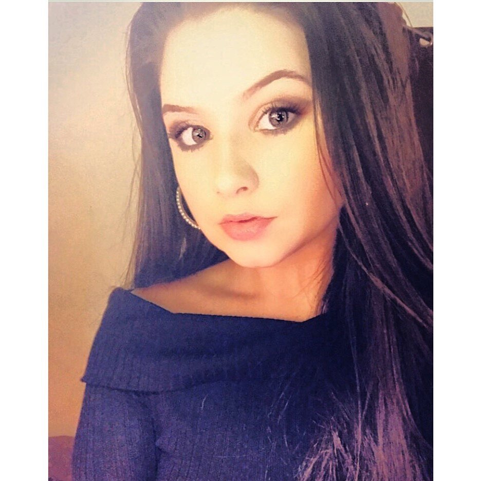 Hannah taking a selfie