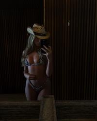 Macey Ravndalen taking a selfie