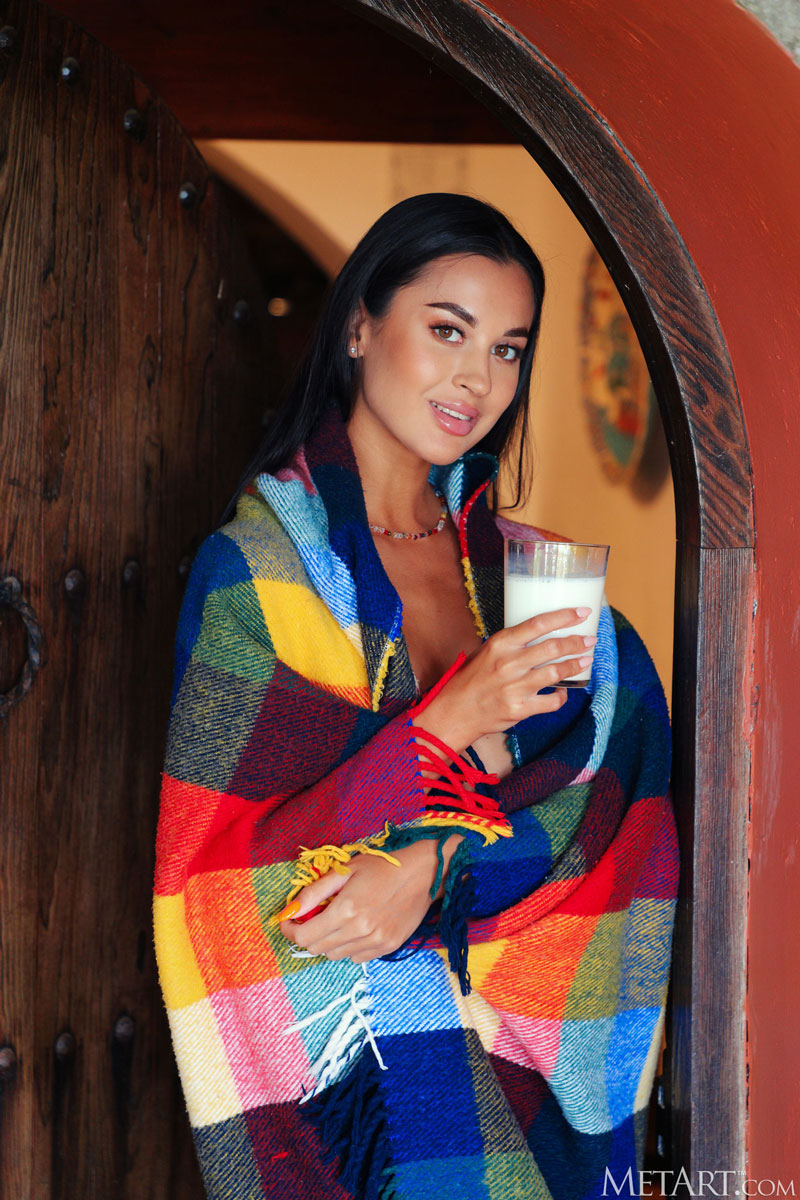 Victoria Mur Slim Brunette