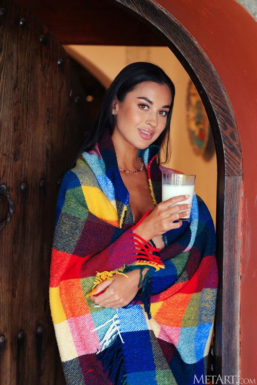 Victoria Mur Slim Brunette