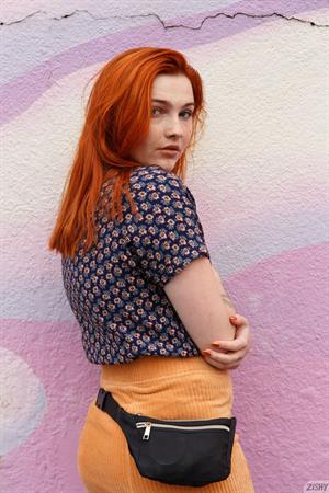 Rae Frederickson Pictures Curvy Rae Frederickson in a Yellow Skirt