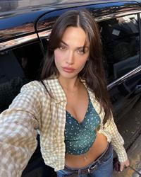 Mishka Ivana taking a selfie