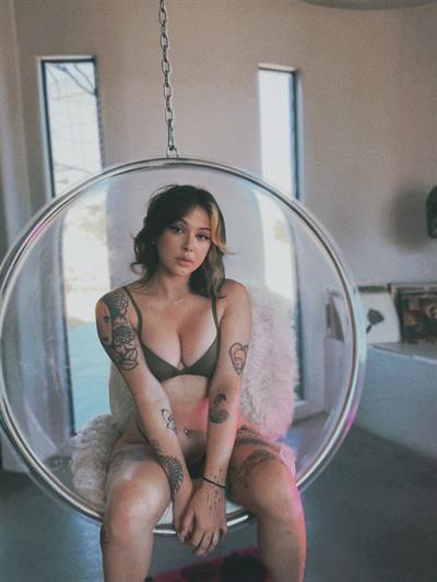 Taydertot (Twitch) taking a selfie