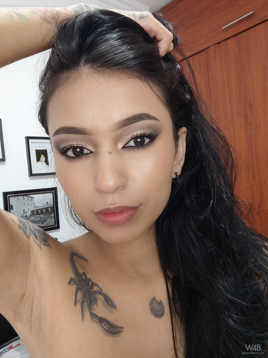 Alexa Belluci: Showing Off