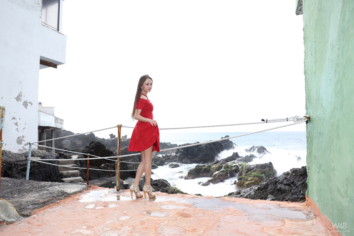 Li Moon: Girl In Red