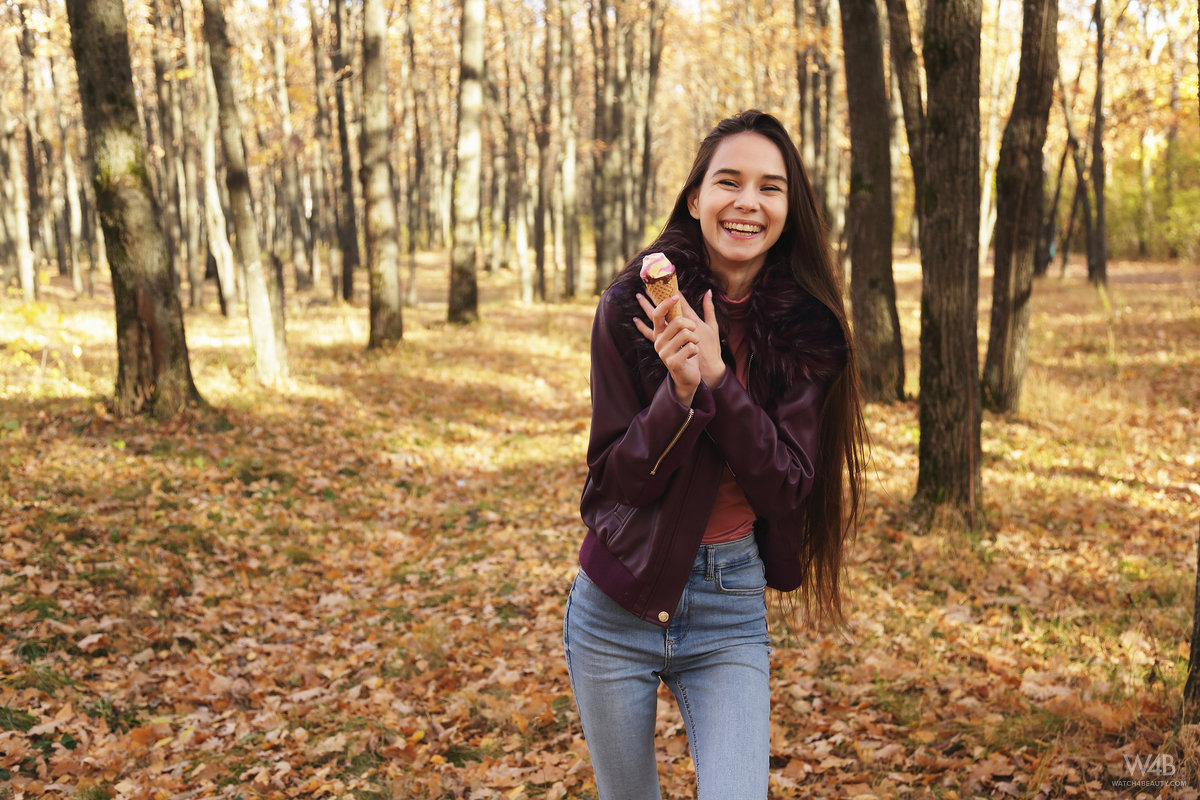 Leona Mia: Russian Beauty