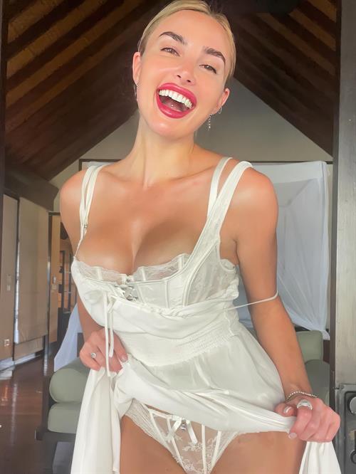 Porn star Kenzie Anne photo gallery