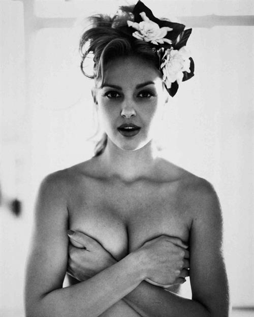 Ashley Judd nude photo collection compilation showing her naked pussy, boobs, and ass.





