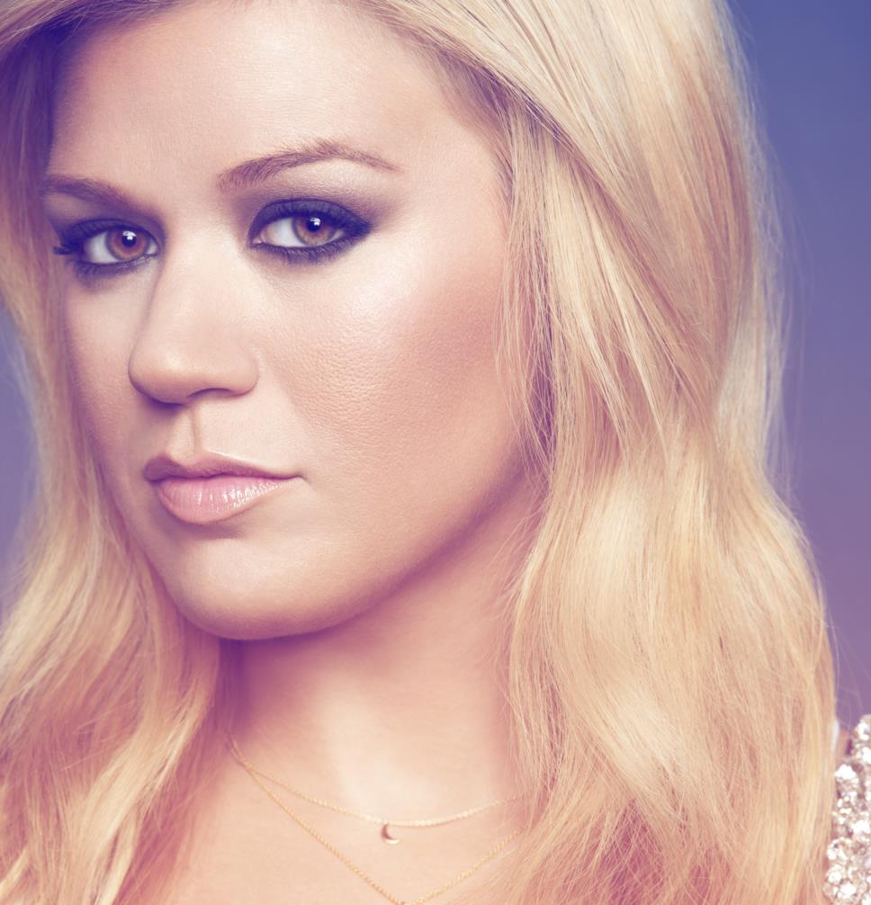 Kelly Clarkson Fakes