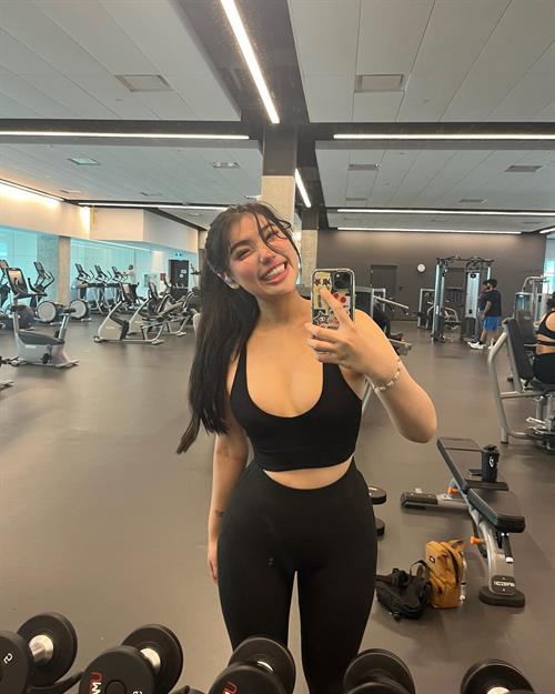 Hannah Kim taking a selfie