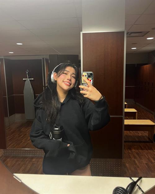 Hannah Kim taking a selfie