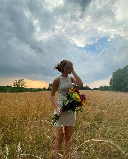 Riley Hubatka Pictures Riley Hubatka