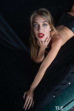 Viksi Nude Pictures Leather And Ropes 1