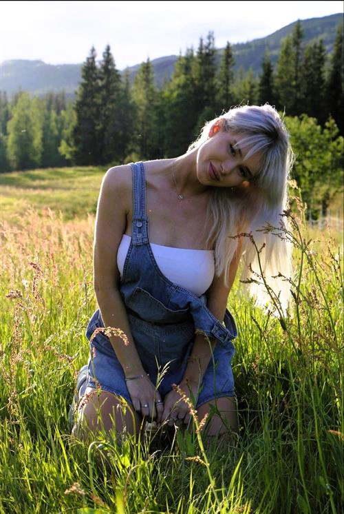 Amalie Olufsen Pictures Amalie Olufsen is a Norwegian model, actress and social media influencer. She is the current Playboy Playmate of the Year (2024).