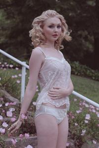 Alida in lingerie