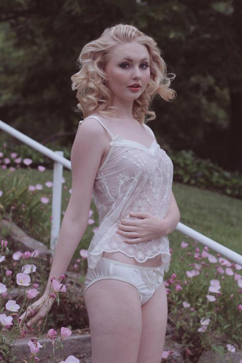 Alida in lingerie