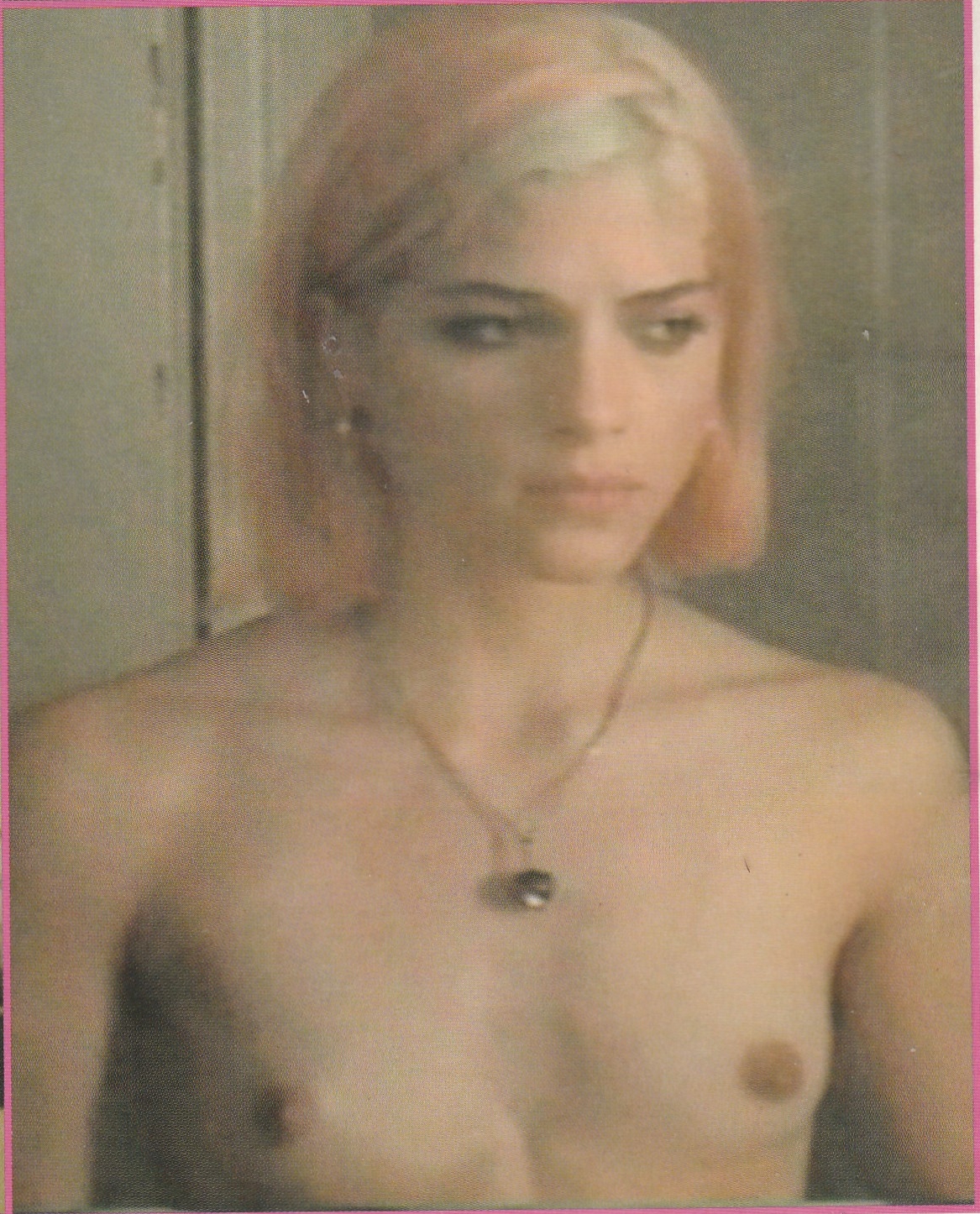 Selma Blair Nude - 6 Pictures in an Infinite Scroll