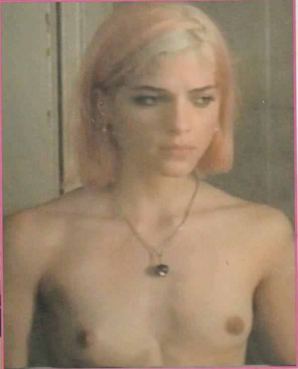 Selma Blair - breasts