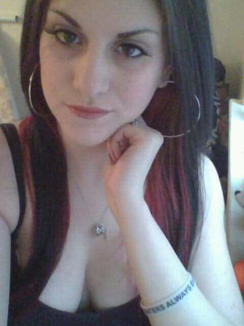 Luna Phoenix taking a selfie