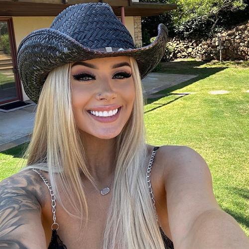 Kenzie Scott Pictures Kenzie Scott american fitness model also known as Mackenzie Scott on Tiktok and Instagram