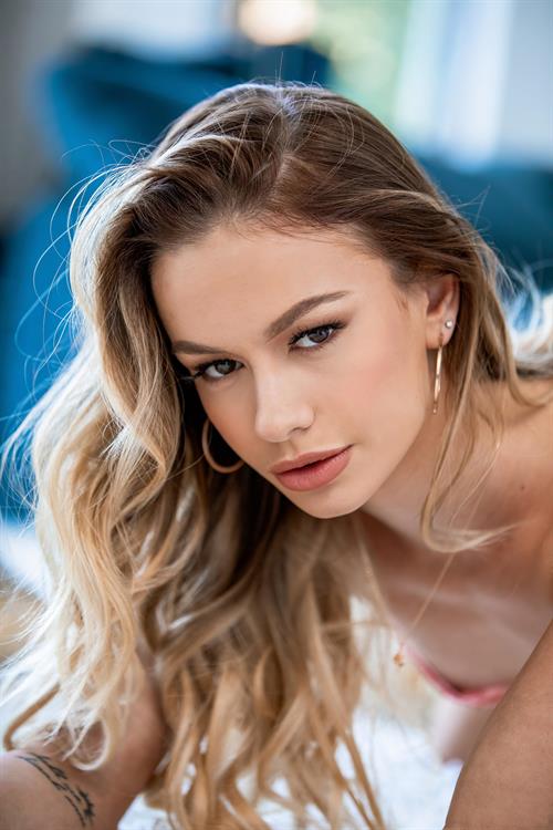 Blacked.com 01.24.2022 Naomi Swann - Pressure Big Surprise