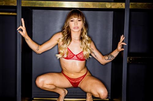 TushyRaw.com 09-16-2020 Naomi Swann - Smokeshow