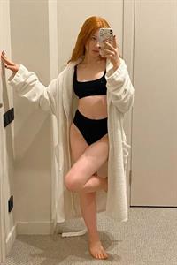 Leahsthetics in a bikini taking a selfie