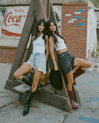 Elisha Herbert was born on June 25, 1999 in Sunshine Coast, Queensland, Australia. She is an actress and social media influencer, She also has a twin sister Rene Herbert.