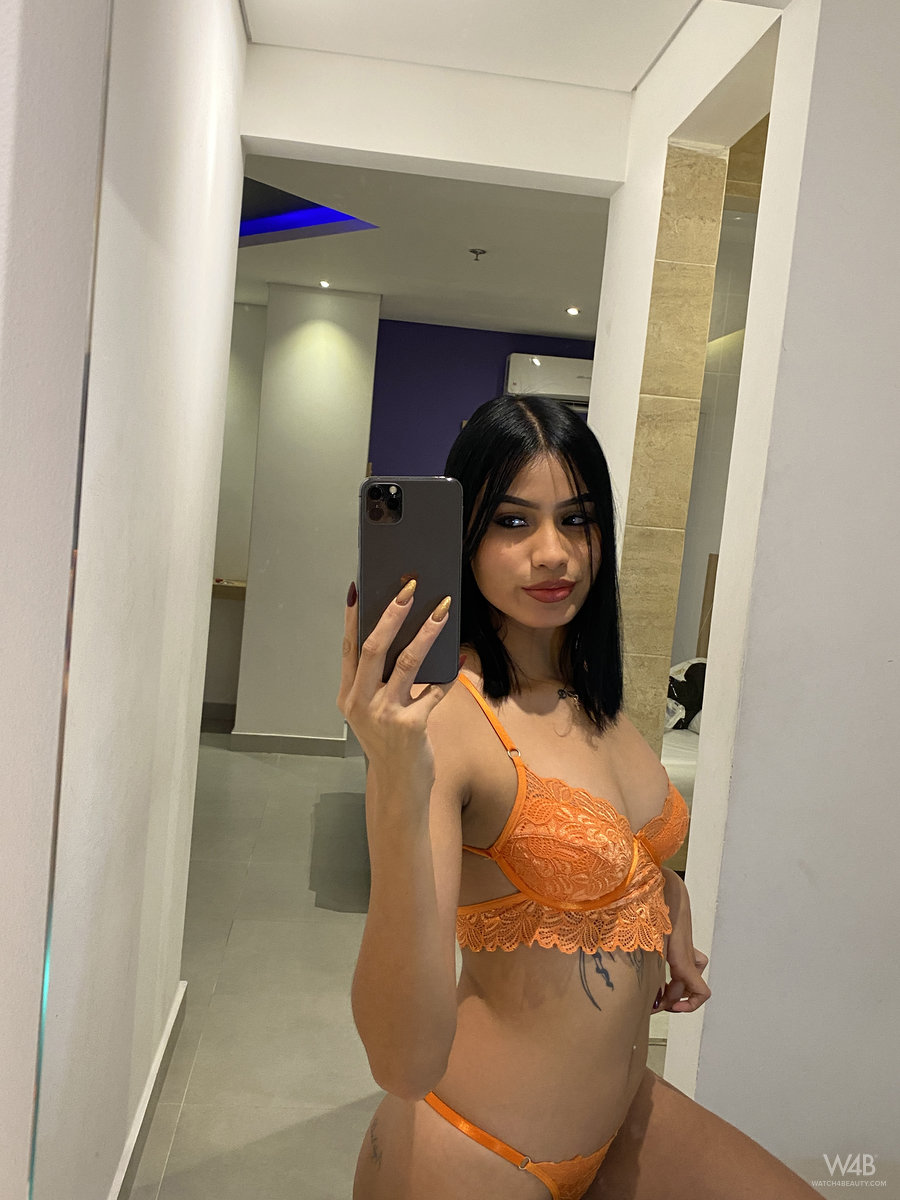 Sofia: Selfie 4U: Just For You