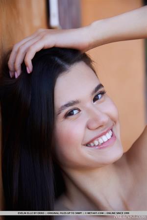 Evelin Elle Nude Pictures Vibrant Beauty
