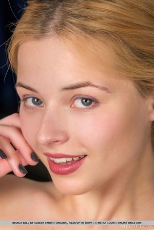 Bianca Bell Nude Pictures Golden Moment