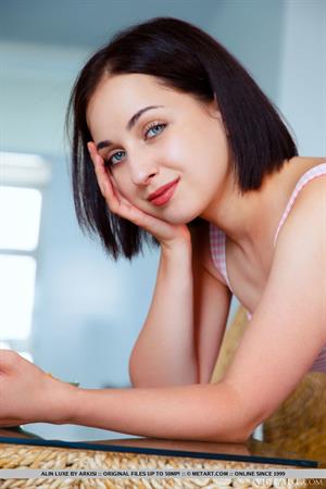 Alin Luxe Nude Pictures Pixie in Pink