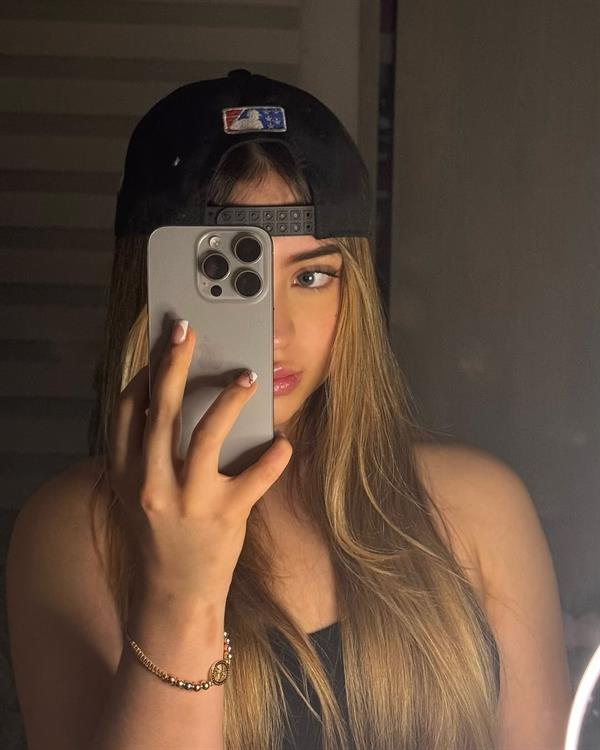 Mishell Cardona