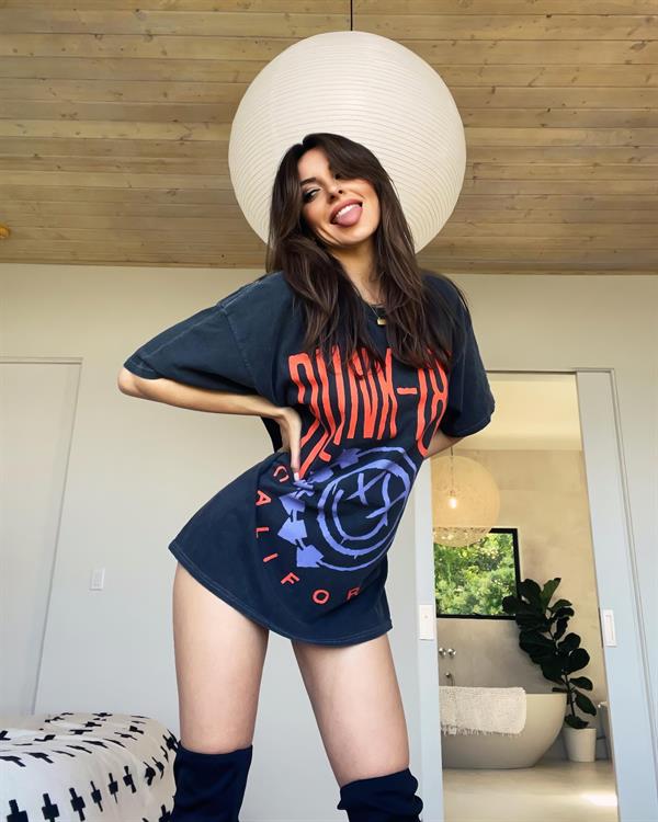 She left me roses by the stairs