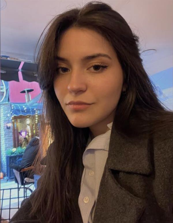 Zeynep taking a selfie