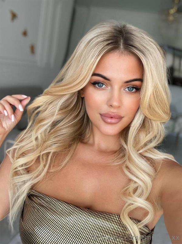 Emily (emmilee.xx)