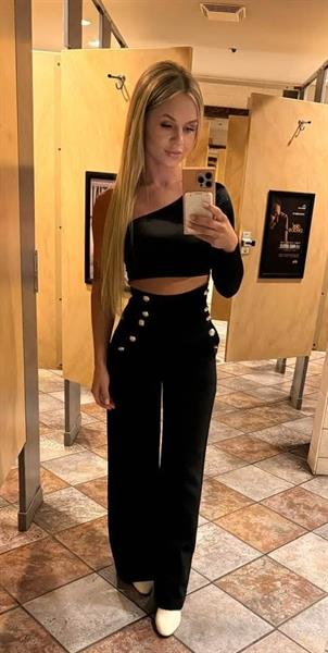 Justina Marek taking a selfie