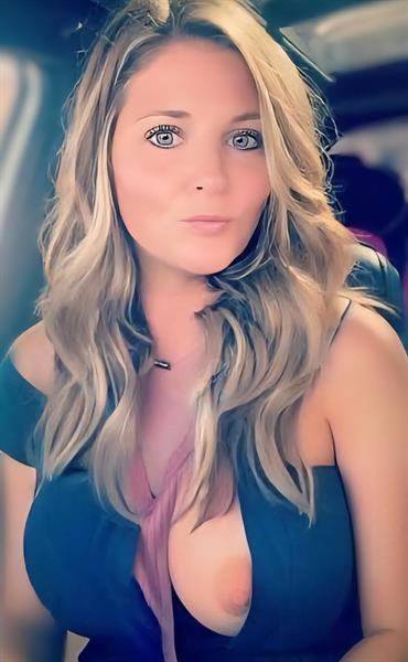 Nikole Calvac taking a selfie