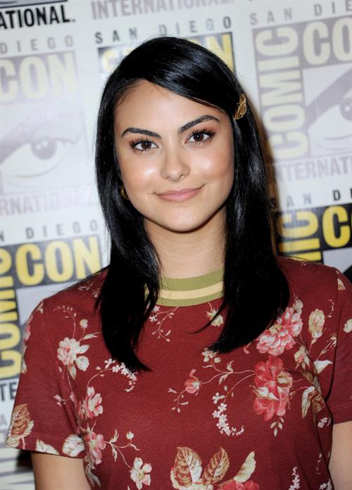 Camila Mendes