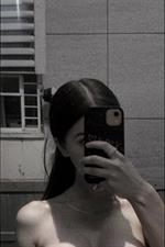 Agara taking a selfie