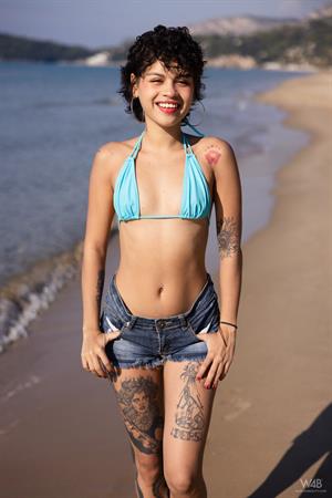 Lilith Baph Nude Pictures Lilith Baph: Happiness On The Beach